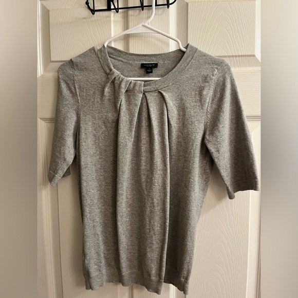 ANN TAYLOR~ GRAY DETAIL TOP~SMALL - Picture 6 of 9